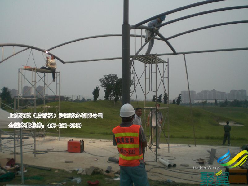 江苏昆山高尔夫膜结构遮阳雨篷后加项目施工中